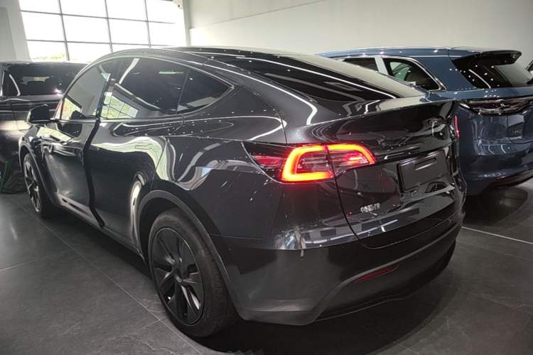Used Tesla Model Y 2024 Rear-Wheel-Drive Version Rear Left 45 Deg