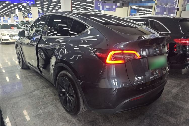 Used Tesla Model Y 2024 Rear-Wheel-Drive Version Rear Left 45 Deg