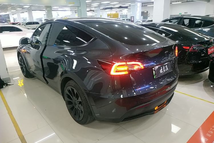 Used Tesla Model Y 2024 Rear-Wheel-Drive Version Rear Left 45 Deg