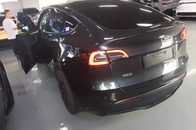 Used Tesla Model Y 2024 Rear-Wheel-Drive Version Rear Left 45 Deg