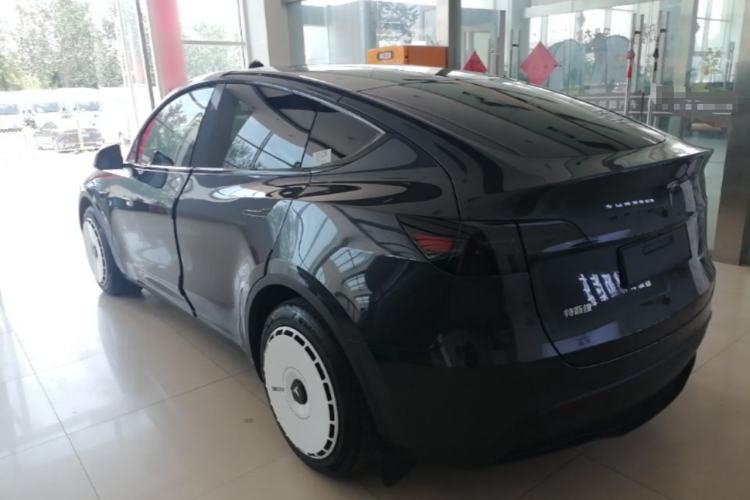 Used Tesla Model Y 2024 Long-Range All-Wheel-Drive Version Rear Left 45 Deg
