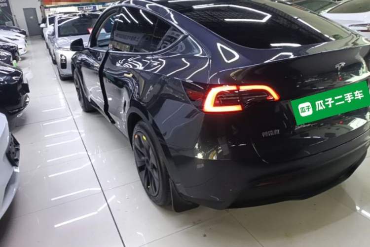 Used Tesla Model Y 2024 Rear-Wheel-Drive Version Rear Left 45 Deg