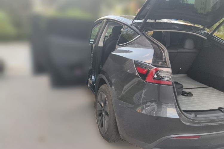 Used Tesla Model Y 2024 Long-Range All-Wheel-Drive Version Rear Left 45 Deg