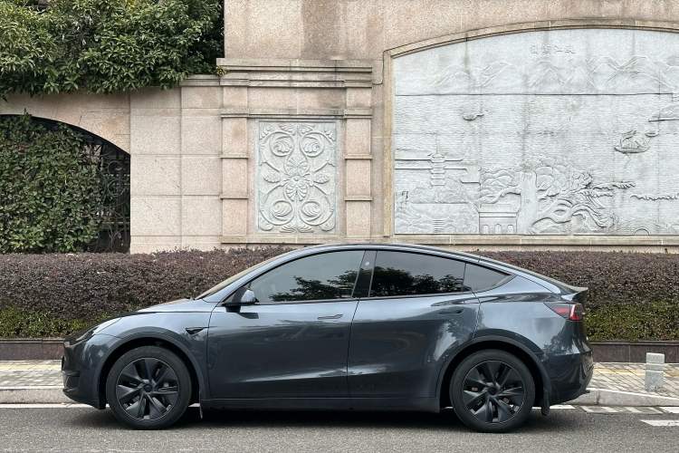 Used Tesla Model Y 2024 Rear-Wheel-Drive Version Rear Left 45 Deg