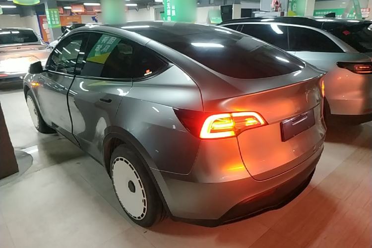 Used Tesla Model Y 2024 Rear-Wheel-Drive Version Rear Left 45 Deg