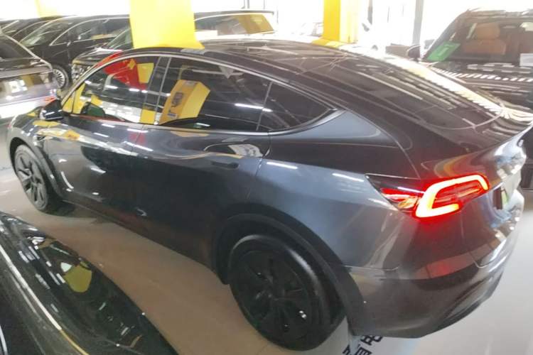 Used Tesla Model Y 2024 Long-Range All-Wheel-Drive Version Rear Left 45 Deg