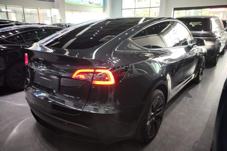 Used Tesla Model Y 2024 Rear-Wheel-Drive Version Rear Right 45 Deg