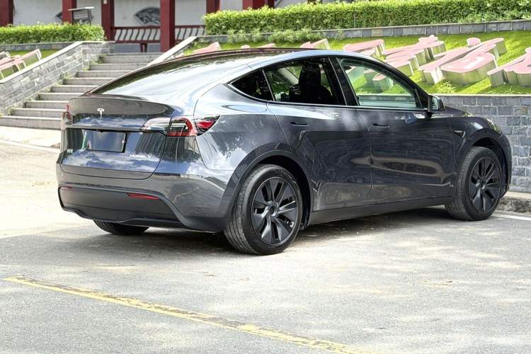 Used Tesla Model Y 2024 Rear-Wheel-Drive Version Rear Right 45 Deg