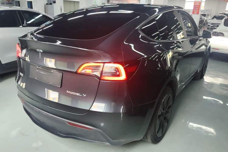 Used Tesla Model Y 2024 Rear-Wheel-Drive Version Rear Right 45 Deg