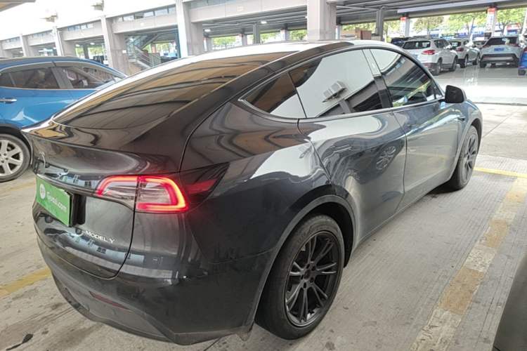 Used Tesla Model Y 2024 Rear-Wheel-Drive Version Rear Right 45 Deg