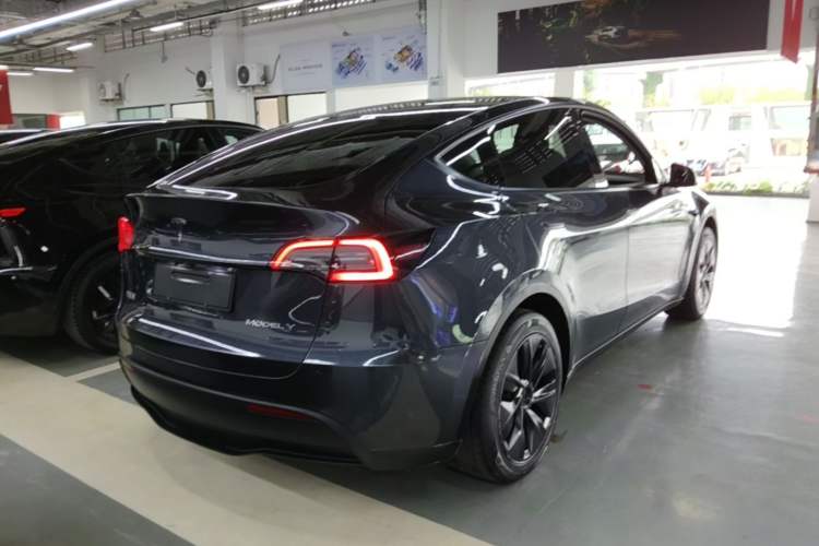 Used Tesla Model Y 2024 Rear-Wheel-Drive Version Rear Right 45 Deg