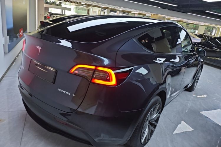 Used Tesla Model Y 2024 Rear-Wheel-Drive Version Rear Right 45 Deg