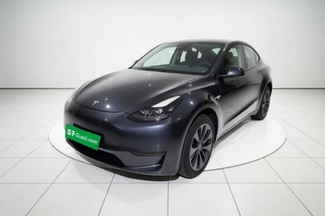 Ojetý Tesla Model Y 2024 Rear-Wheel-Drive Version