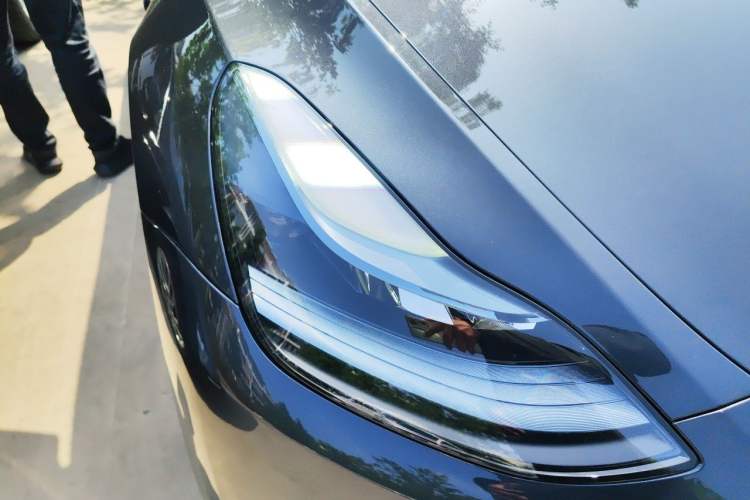 Used Tesla Model Y 2024 Long-Range All-Wheel-Drive Version Right Front Headlight