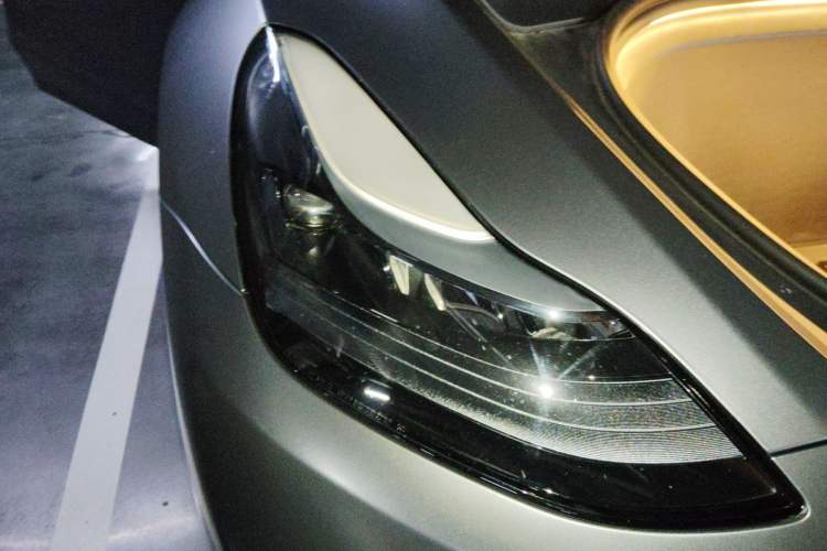 Used Tesla Model Y 2024 Long-Range All-Wheel-Drive Version Right Front Headlight