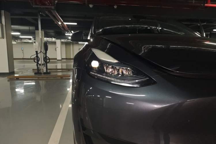 Used Tesla Model Y 2024 Rear-Wheel-Drive Version Right Front Headlight