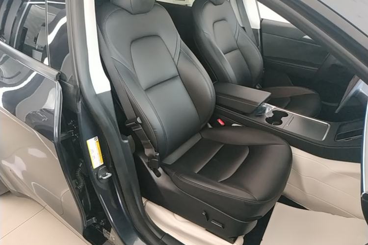 Used Tesla Model Y 2024 Rear-Wheel-Drive Version Right Front Seat