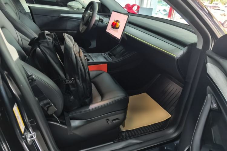 Used Tesla Model Y 2024 Rear-Wheel-Drive Version Right Front Seat