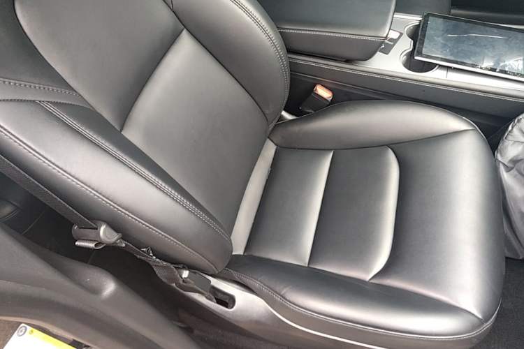 Used Tesla Model Y 2024 Rear-Wheel-Drive Version Right Front Seat