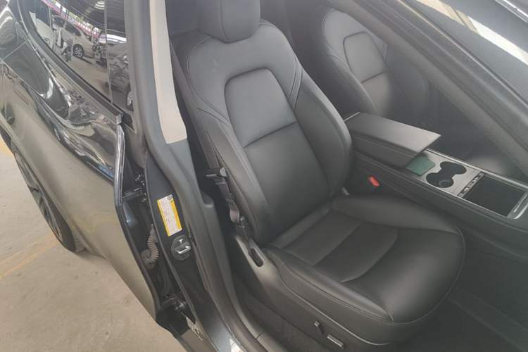 Used Tesla Model Y 2024 Rear-Wheel-Drive Version Right Front Seat