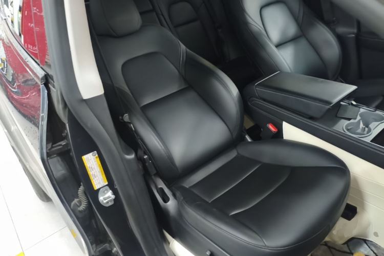 Used Tesla Model Y 2024 Rear-Wheel-Drive Version Right Front Seat