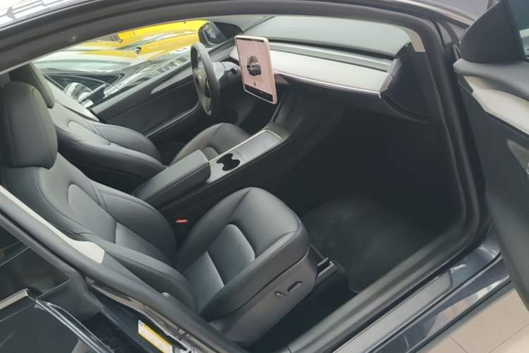 Used Tesla Model Y 2024 Rear-Wheel-Drive Version Right Front Seat