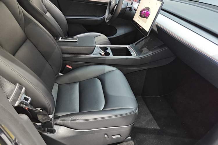 Used Tesla Model Y 2024 Rear-Wheel-Drive Version Right Front Seat