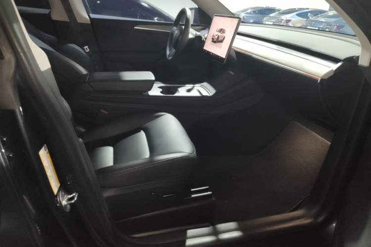 Used Tesla Model Y 2024 Rear-Wheel-Drive Version Right Front Seat