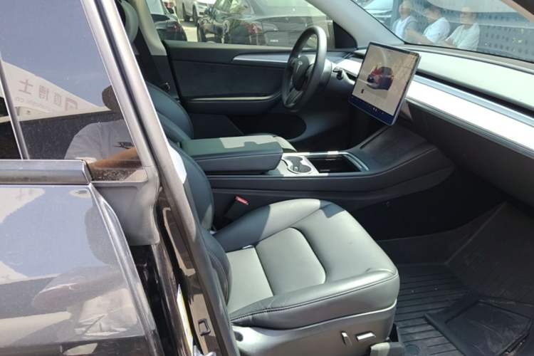 Used Tesla Model Y 2024 Rear-Wheel-Drive Version Right Front Seat
