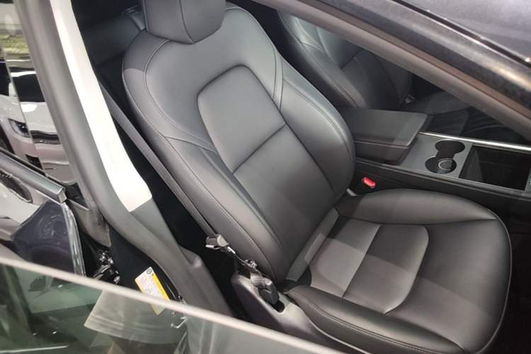 Used Tesla Model Y 2024 Rear-Wheel-Drive Version Right Front Seat