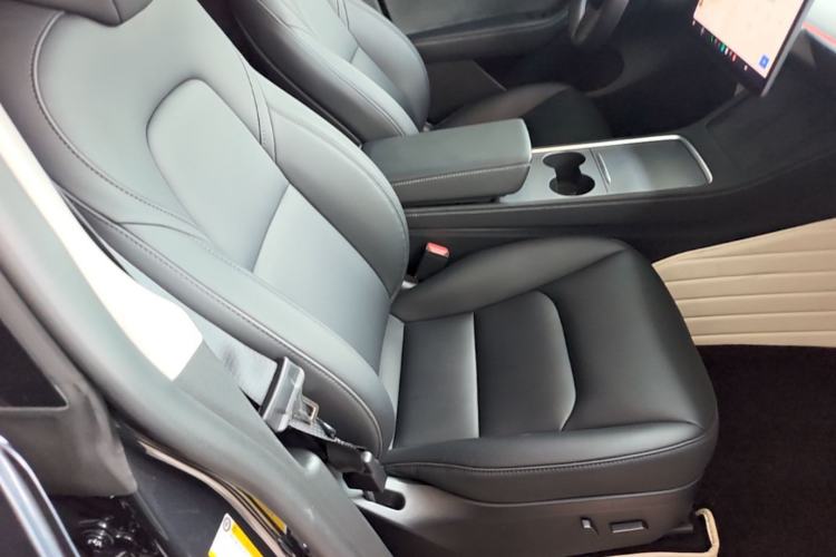 Used Tesla Model Y 2024 Rear-Wheel-Drive Version Right Front Seat