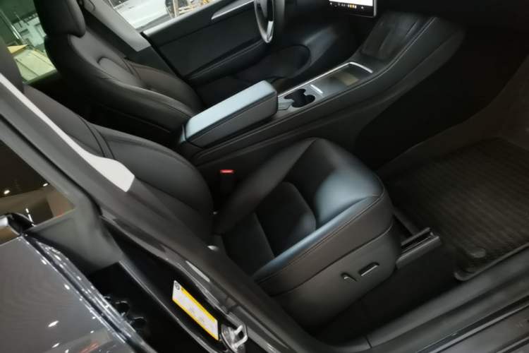 Used Tesla Model Y 2024 Rear-Wheel-Drive Version Right Front Seat