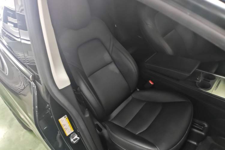 Used Tesla Model Y 2024 Rear-Wheel-Drive Version Right Front Seat