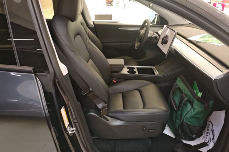 Used Tesla Model Y 2024 Rear-Wheel-Drive Version Right Front Seat