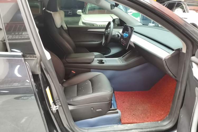 Used Tesla Model Y 2024 Rear-Wheel-Drive Version Right Front Seat