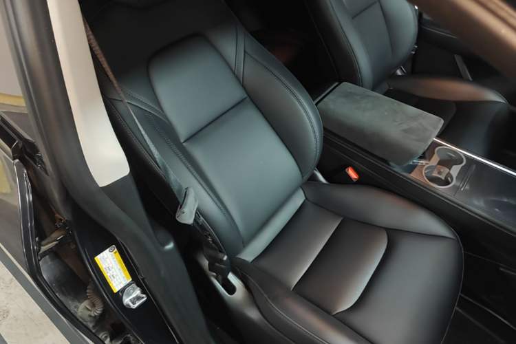 Used Tesla Model Y 2024 Rear-Wheel-Drive Version Right Front Seat