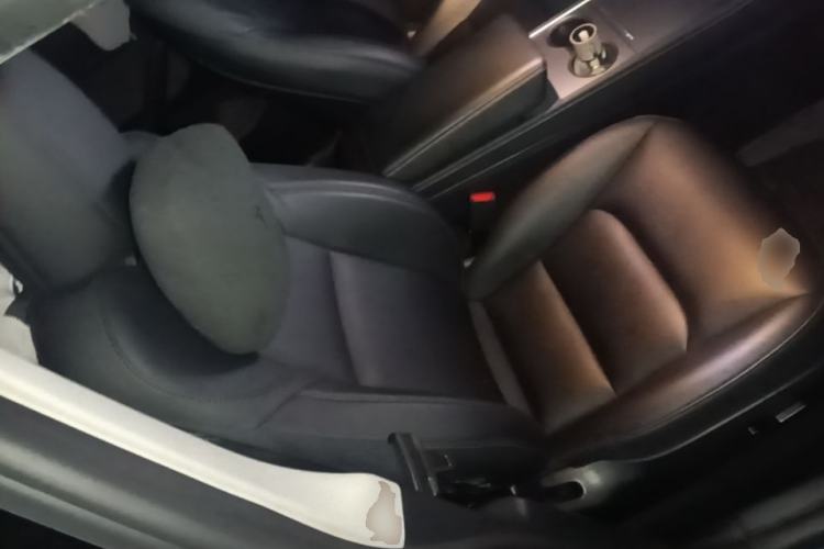 Used Tesla Model Y 2024 Rear-Wheel-Drive Version Right Front Seat