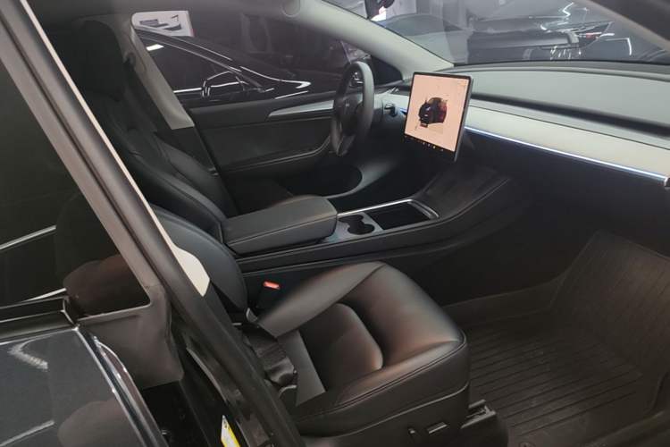 Used Tesla Model Y 2024 Rear-Wheel-Drive Version Right Front Seat