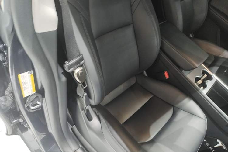 Used Tesla Model Y 2024 Rear-Wheel-Drive Version Right Front Seat