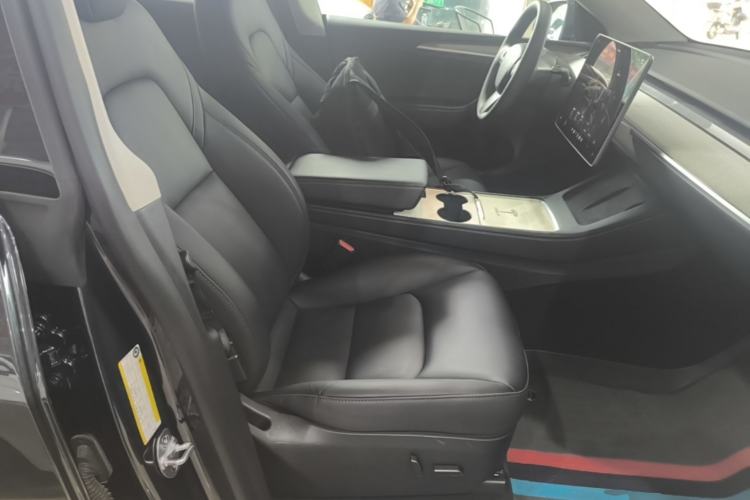 Used Tesla Model Y 2024 Rear-Wheel-Drive Version Right Front Seat