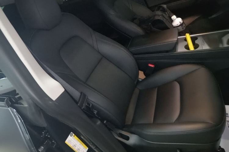 Used Tesla Model Y 2024 Rear-Wheel-Drive Version Right Front Seat
