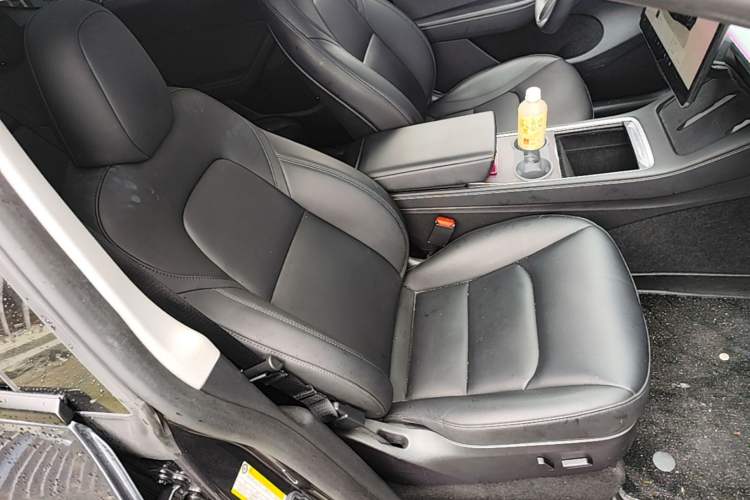 Used Tesla Model Y 2024 Rear-Wheel-Drive Version Right Front Seat