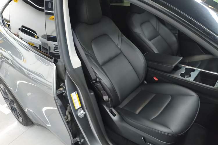 Used Tesla Model Y 2024 Rear-Wheel-Drive Version Right Front Seat