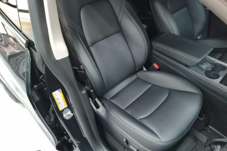 Used Tesla Model Y 2024 Long-Range All-Wheel-Drive Version Right Front Seat