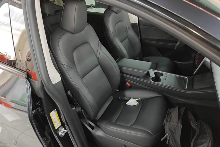 Used Tesla Model Y 2024 Rear-Wheel-Drive Version Right Front Seat