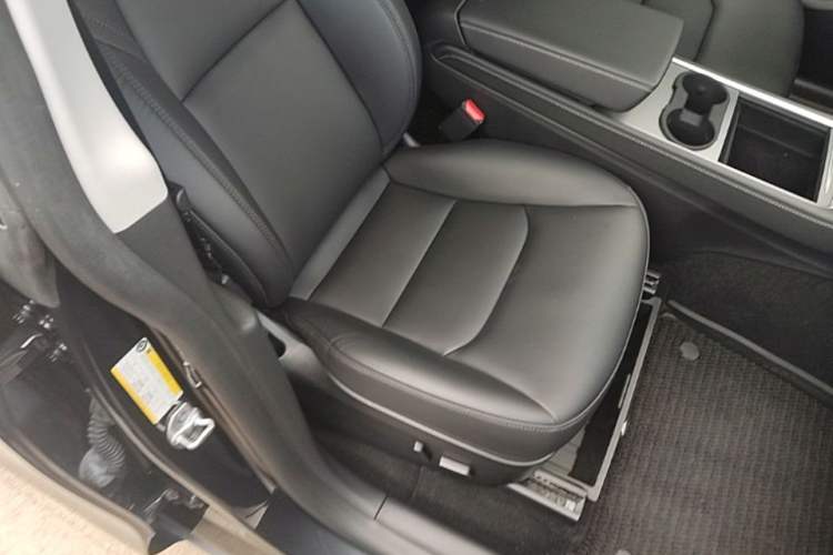 Used Tesla Model Y 2024 Rear-Wheel-Drive Version Right Front Seat