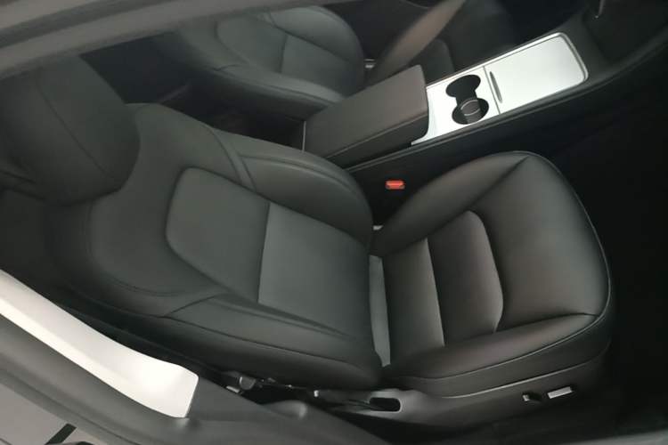Used Tesla Model Y 2024 Rear-Wheel-Drive Version Right Front Seat