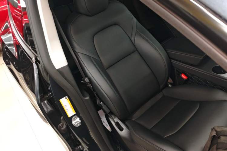 Used Tesla Model Y 2024 Rear-Wheel-Drive Version Right Front Seat
