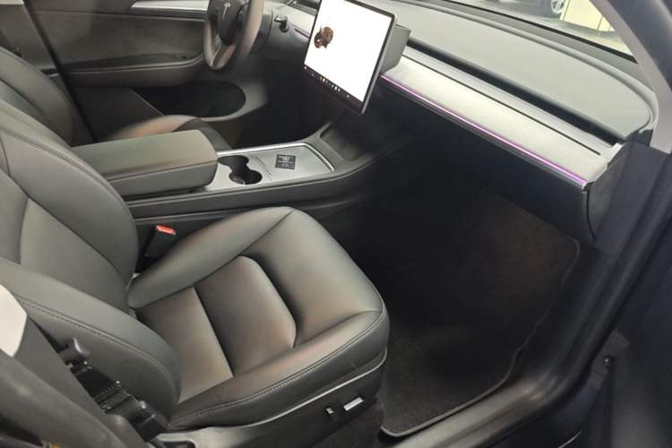 Used Tesla Model Y 2024 Rear-Wheel-Drive Version Right Front Seat