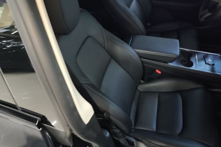 Used Tesla Model Y 2024 Rear-Wheel-Drive Version Right Front Seat